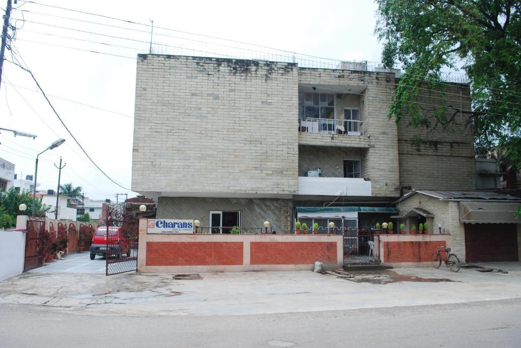 Charans Guest House Lucknow Extérieur photo